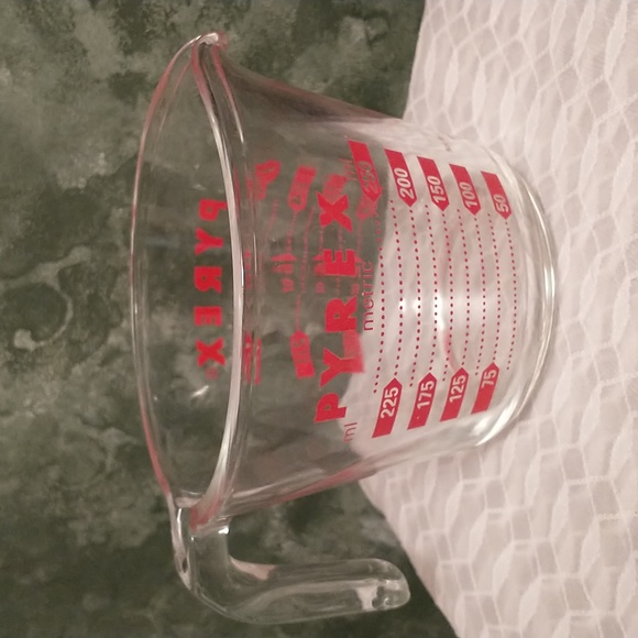 Pyrex - Glass Measuring Cup - 8oz - Picture 3 of 6